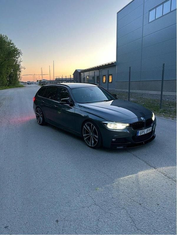 Grå Begagnad 2019 BMW 320 M Sport Kombi | 240 000 kr (Bra pris) - Bild 1/4