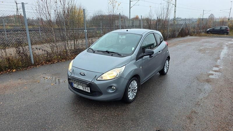 Grå Begagnad 2011 Ford Ka Titanium Halvkombi | 24 900 kr (Marknadspris) - Bild 1/4