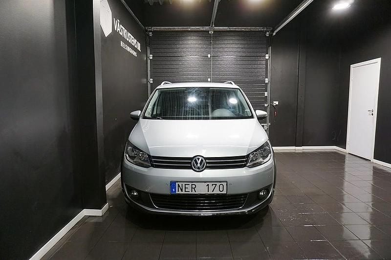 Begagnad VW Touran Cross 140 HK (102 kW) 2012 Silver Minibuss
