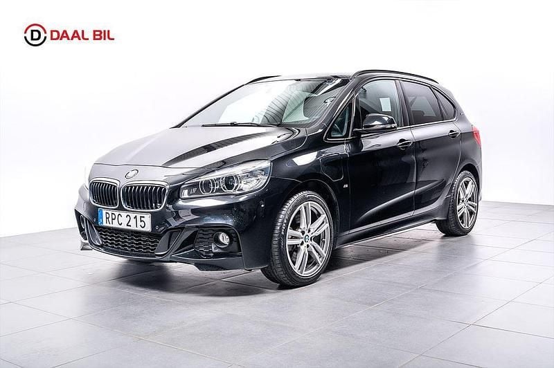 Begagnad BMW 225 Active Tourer iPerformance 224 HK (164 kW) 2018 Svart Minibuss