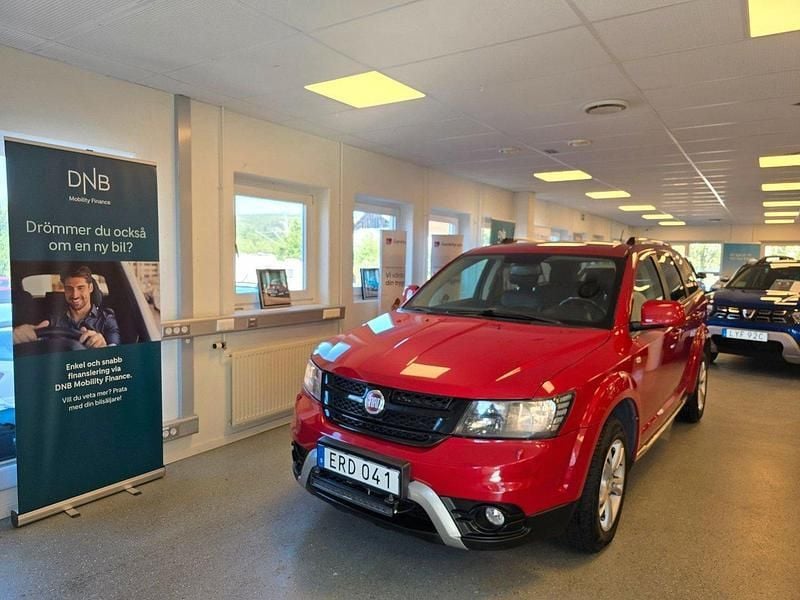 Röd Begagnad 2015 Fiat Freemont Sport SUV | 129 900 kr (Marknadspris) - Bild 1/4