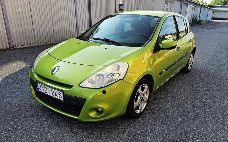 Grön Begagnad 2009 Renault Clio R.S. Halvkombi | 27 900 kr (Marknadspris) - Bild 1/4