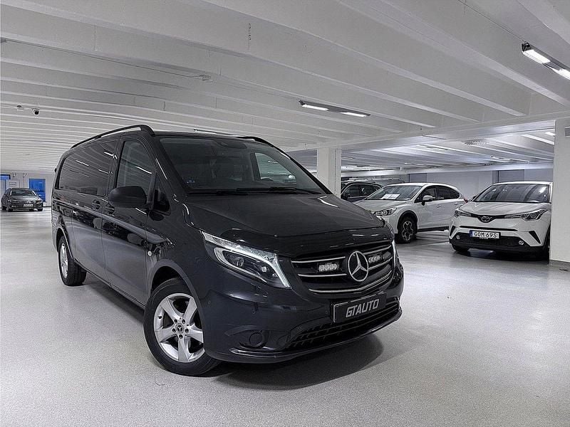 Mörkgrå (grå) Begagnad 2021 Mercedes Vito Edition 1 Minibuss | 599 900 kr - Bild 1/3