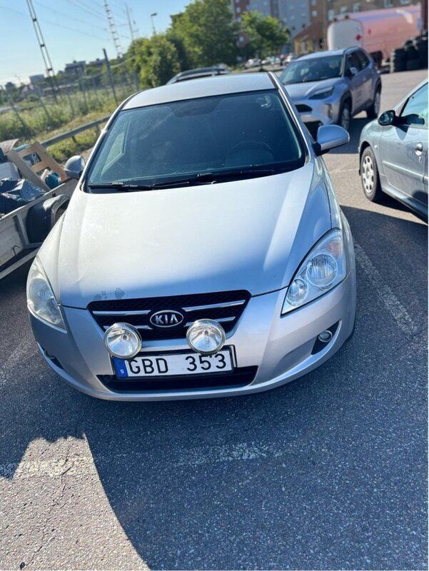 Silver Begagnad 2008 Kia Ceed 4 Halvkombi | 14 500 kr (Dyr) - Bild 1/3