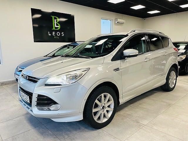 Grå Begagnad 2014 Ford Kuga Titanium X SUV | 105 900 kr (Marknadspris) - Bild 1/4