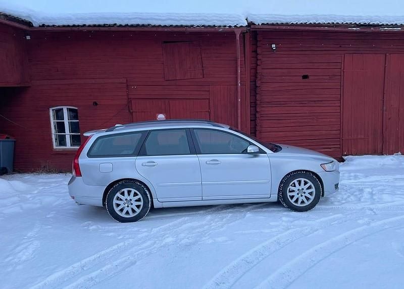 Begagnad Volvo V50 180 HK (132 kW) 2008 Silver Kombi