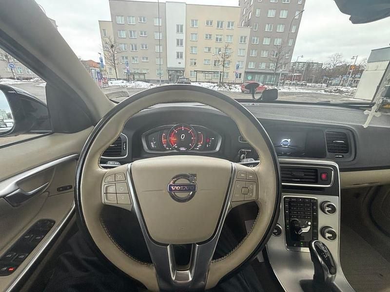 Begagnad Volvo V60 CC 150 HK (110 kW) 2017 Kombi