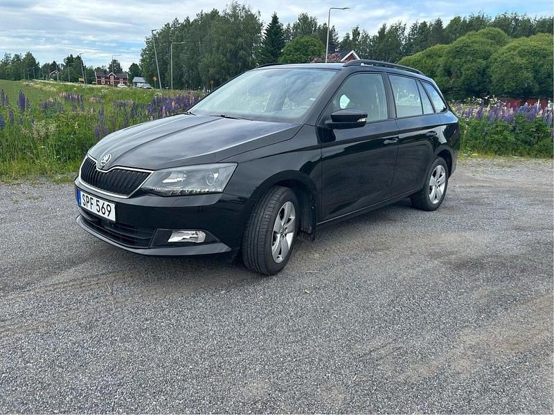 Svart Begagnad 2018 Skoda Fabia Kombi | 135 000 kr (Marknadspris) - Bild 1/4