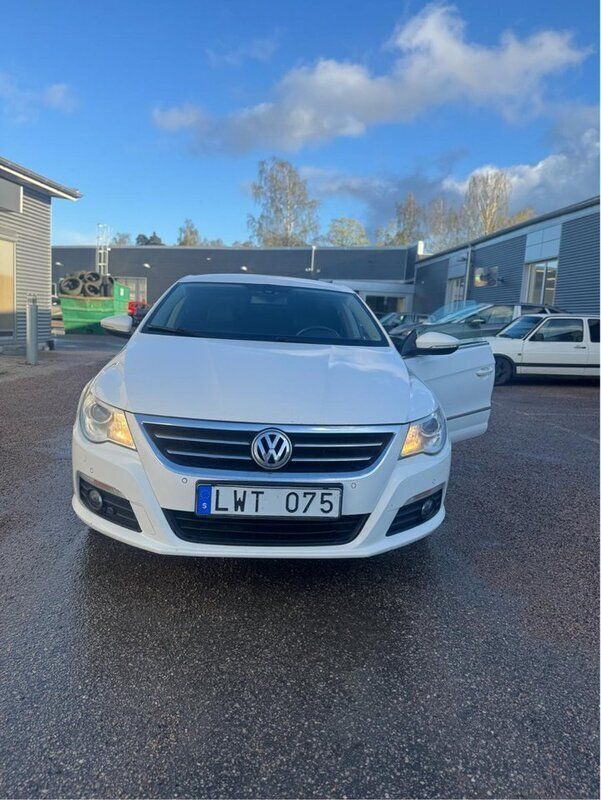 Vit Begagnad 2012 VW CC Sedan | 79 500 kr (Marknadspris) - Bild 1/4