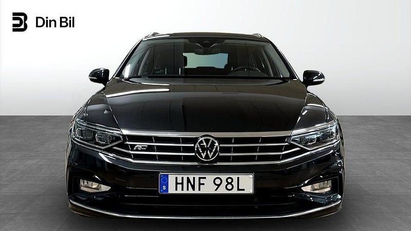 Begagnad VW Passat R-line 200 HK (147 kW) 2022 Mangan grey metallic Kombi