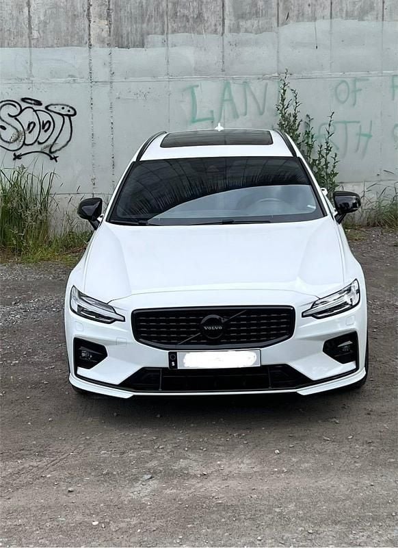 Begagnad Volvo V60 R-Design 250 HK (183 kW) 2020 Kombi