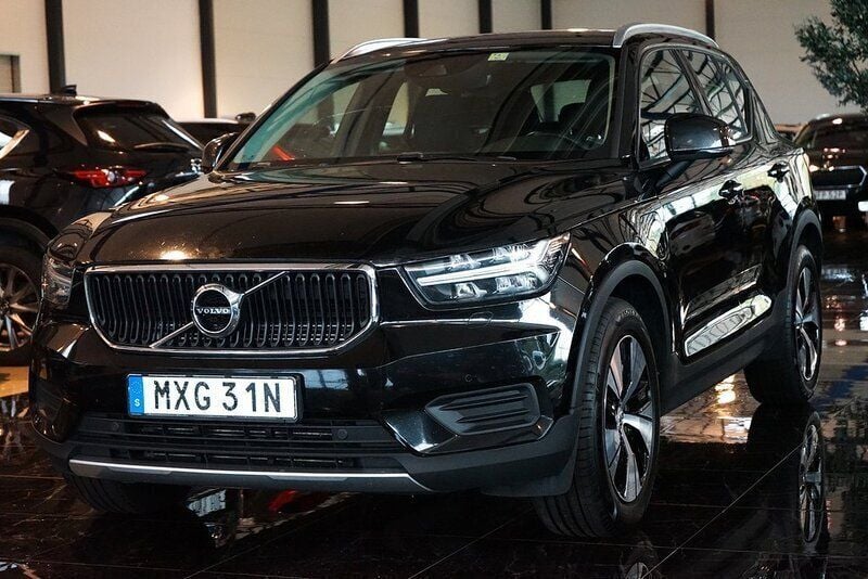 Svart Begagnad 2020 Volvo XC40 Momentum SUV | 220 000 kr - Bild 1/4