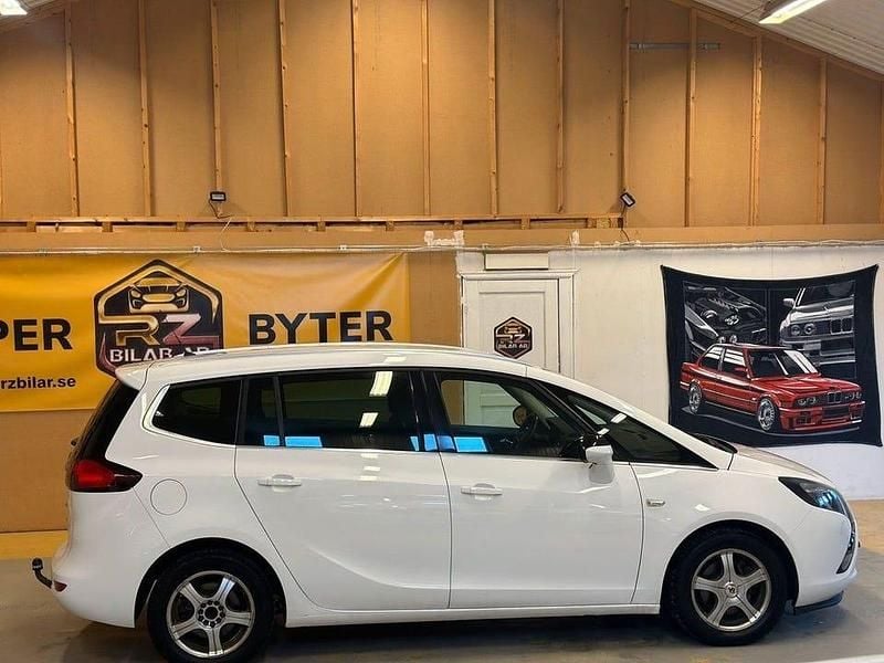 Begagnad Opel Zafira Tourer Enjoy 131 HK (96 kW) 2012 Vit Minibuss