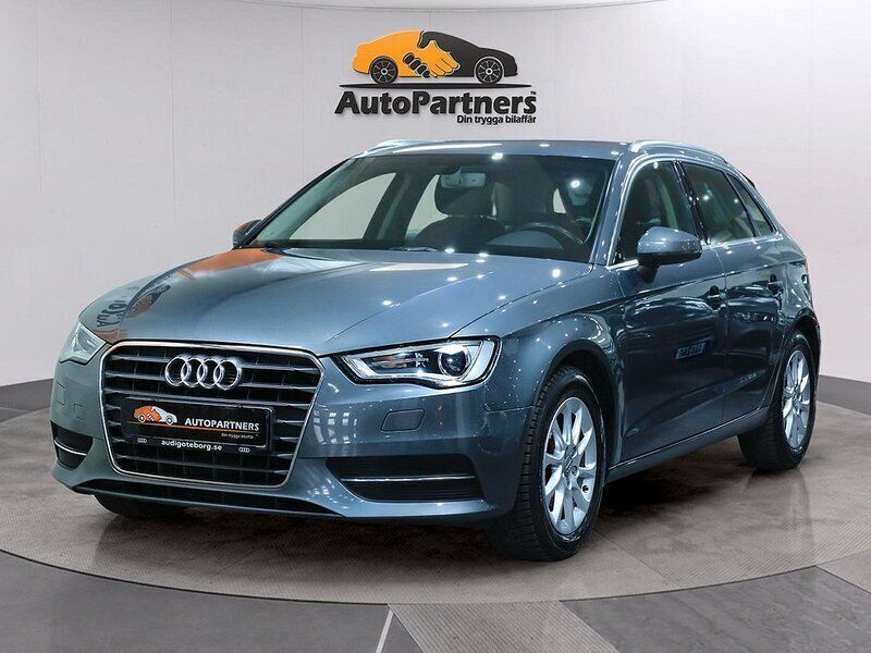 Grå Begagnad 2015 Audi A3 Sportback Attraction Halvkombi | 148 900 kr (Lite dyr) - Bild 1/4