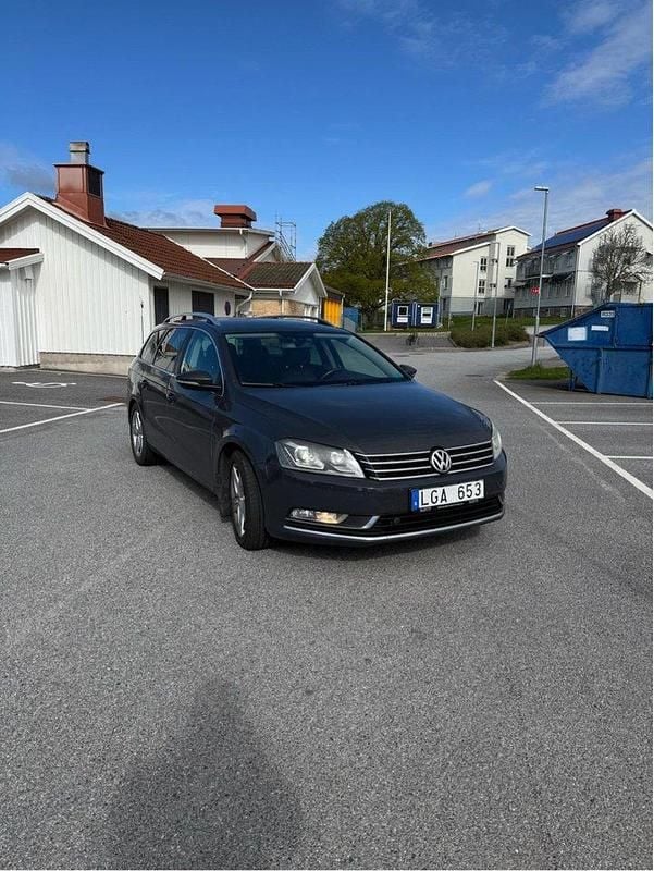 Grå Begagnad 2011 VW Passat GT Kombi | 59 800 kr (Bra pris) - Bild 1/4