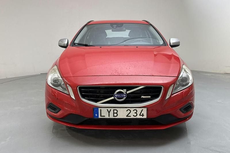 Begagnad Volvo V60 R-Design 115 HK (84 kW) 2012 Röd Kombi