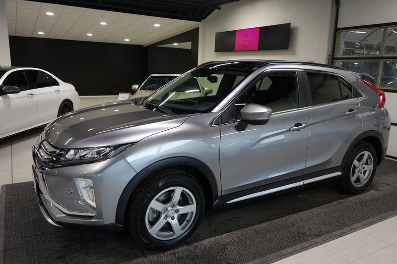 Grå Begagnad 2018 Mitsubishi Eclipse Cross SUV | 209 000 kr (Lite dyr) - Bild 1/4