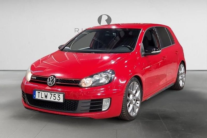 Röd Begagnad 2010 VW Golf VI GTI Halvkombi | 74 900 kr (Marknadspris) - Bild 1/3