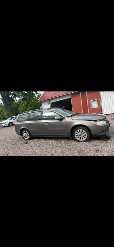 Grå Begagnad 2009 Volvo V70 Kinetic Kombi | 12 000 kr (Superpris) - Bild 1/4
