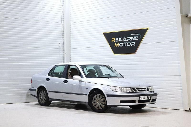 Ljusgrå Begagnad 2001 Saab 9-5 Sedan | 24 900 kr (Lite dyr) - Bild 1/3