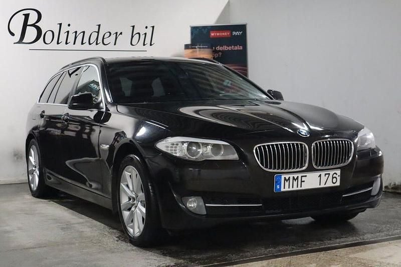 Svart Begagnad 2011 BMW 520 Kombi | 98 900 kr (Marknadspris) - Bild 1/4