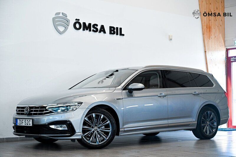 Silver Begagnad 2022 VW Passat R-line Kombi | 289 800 kr (Marknadspris) - Bild 1/4