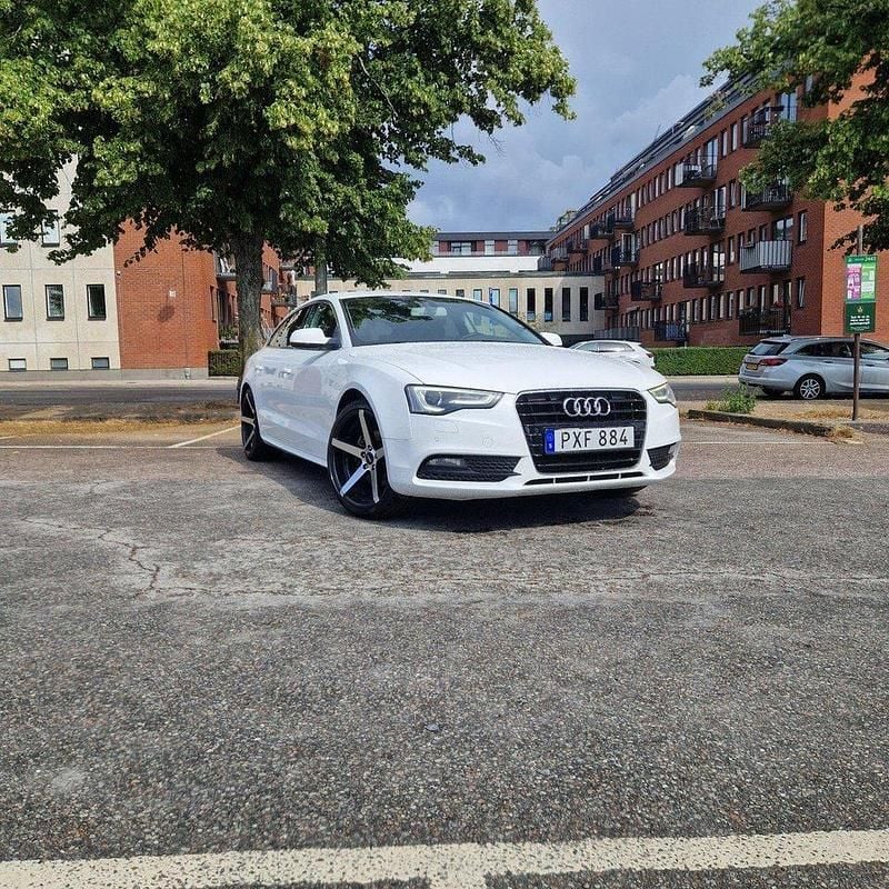 Vit Begagnad 2012 Audi A5 Sportkupé | 90 000 kr (Superpris) - Bild 1/4