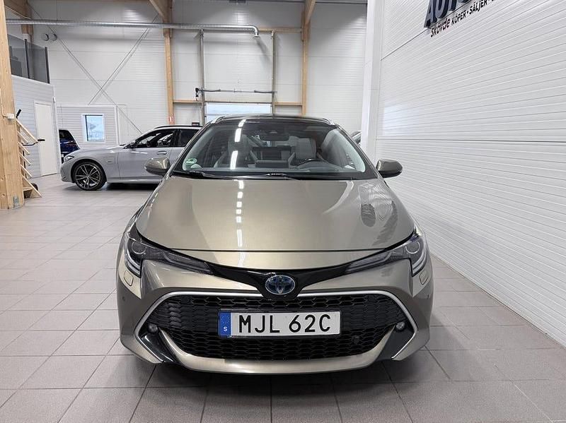 Begagnad Toyota Corolla Executive 184 HK (135 kW) 2019 Grön Kombi