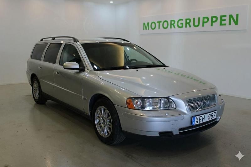 Ljusgrå (grå) Begagnad 2005 Volvo V70 Business Edition Kombi | 64 900 kr (Dyr) - Bild 1/4