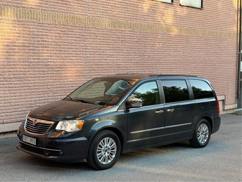 Blå Begagnad 2014 Lancia Voyager Minibuss | 89 000 kr (Superpris) - Bild 1/4