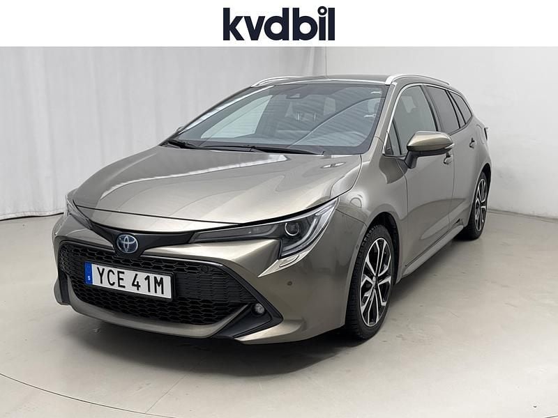 Grön Begagnad 2022 Toyota Corolla Style Kombi | 241 000 kr (Marknadspris) - Bild 1/3