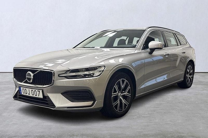 Silver Begagnad 2022 Volvo V60 Core Kombi | 339 900 kr (Bra pris) - Bild 1/4