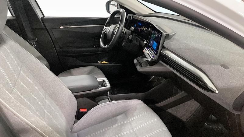 Begagnad Renault Megane E-Tech Equilibre 96 kW (131 HK) 2022 Glaciär vit Halvkombi