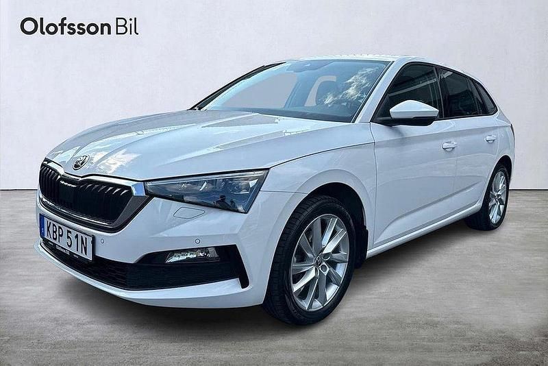 Vit Begagnad 2022 Skoda Scala Halvkombi | 195 000 kr (Marknadspris) - Bild 1/4