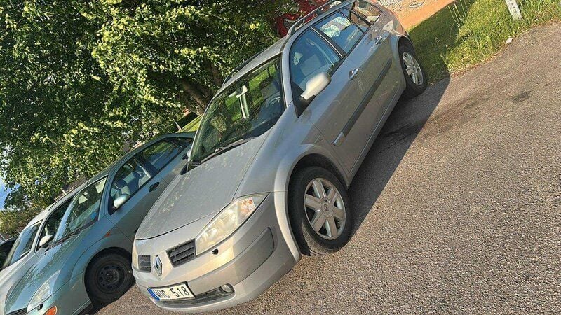 Grå Begagnad 2002 Renault Mégane II Sedan | 13 000 kr - Bild 1/2