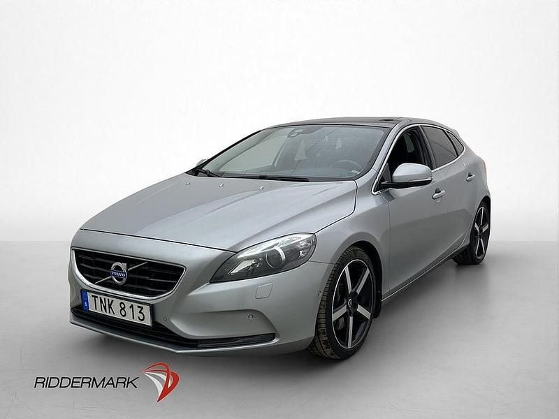Begagnad Volvo V40 Momentum 190 HK (139 kW) 2015 Silver Halvkombi