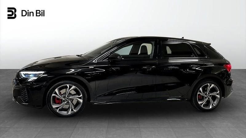 Begagnad Audi A3 S-Line 150 HK (110 kW) 2021 Mytsvart metallic Sedan