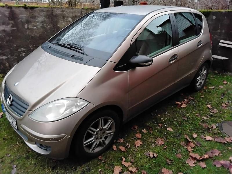 Guldmet Begagnad 2005 Mercedes A180 Halvkombi | 14 900 kr - Bild 1/4