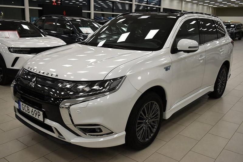 Begagnad Mitsubishi Outlander 135 HK (99 kW) 2020 Vit SUV