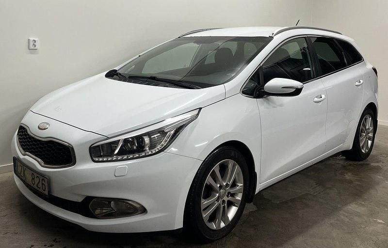 Vit Begagnad 2013 Kia Ceed Sportswagon Comfort Kombi | 69 900 kr (Marknadspris) - Bild 1/4