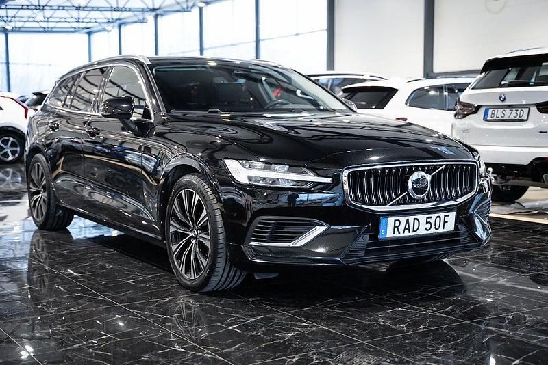 Begagnad Volvo V60 253 HK (186 kW) 2022 Svart Kombi