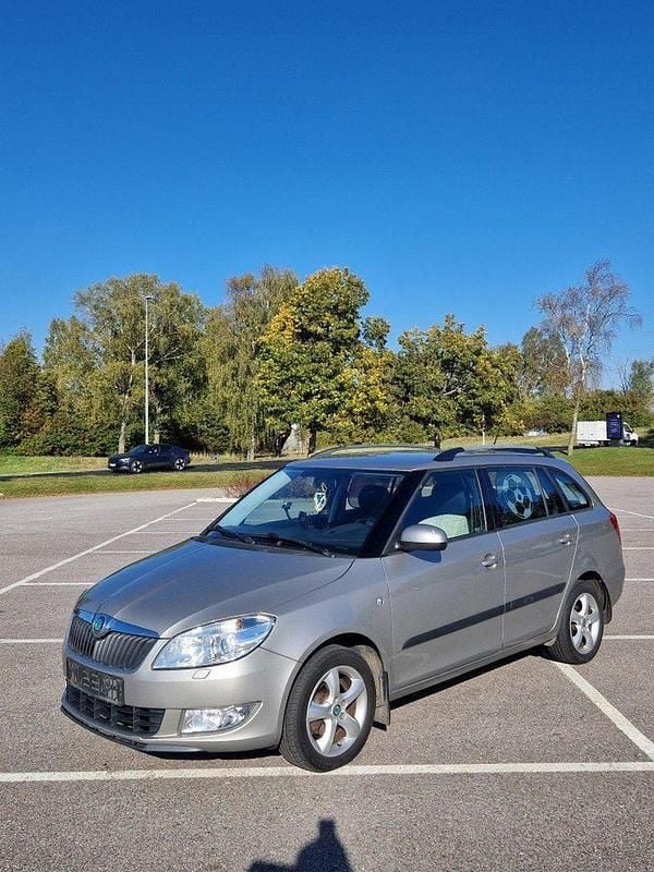 Brun Begagnad 2012 Skoda Fabia Elegance Kombi | 45 000 kr (Marknadspris) - Bild 1/4
