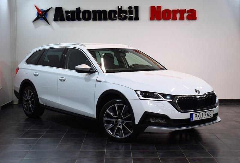Vit Begagnad 2022 Skoda Octavia Scout Kombi | 289 900 kr (Marknadspris) - Bild 1/3