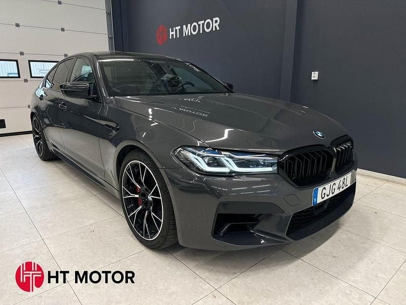 Grå Begagnad 2020 BMW M5 Competition Edition Sedan | 899 900 kr (Lite dyr) - Bild 1/4
