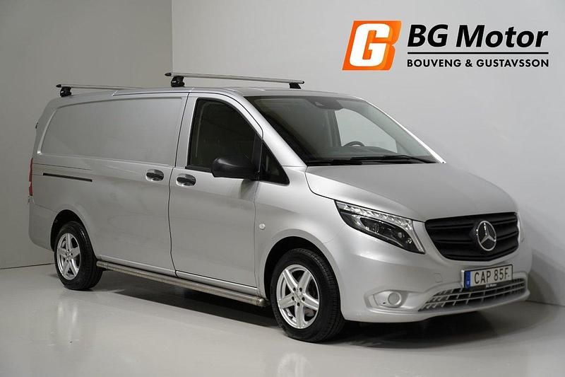 Silver Begagnad 2022 Mercedes Vito Minibuss | 209 900 kr (Marknadspris) - Bild 1/4