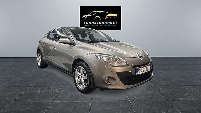 Ljusbrun Begagnad 2009 Renault Mégane III Halvkombi | 45 900 kr (Lite dyr) - Bild 1/4