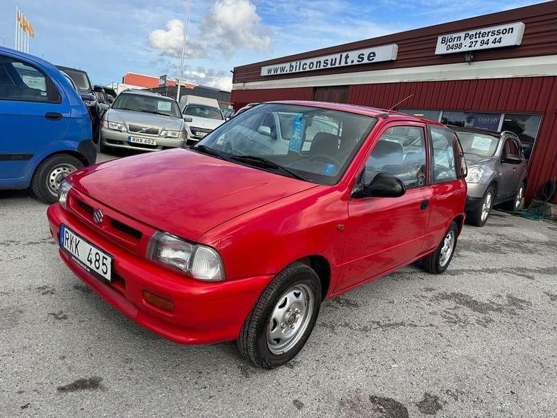 Begagnad Suzuki Alto 54 HK (39 kW) 2000 Röd Halvkombi