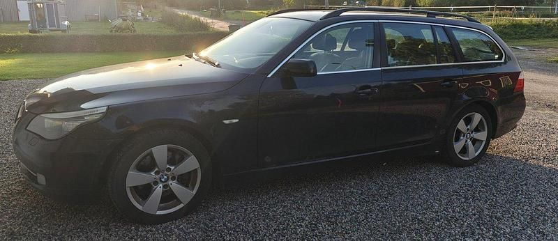 Blå Begagnad 2008 BMW 530 Kombi | 57 000 kr (Marknadspris) - Bild 1/3