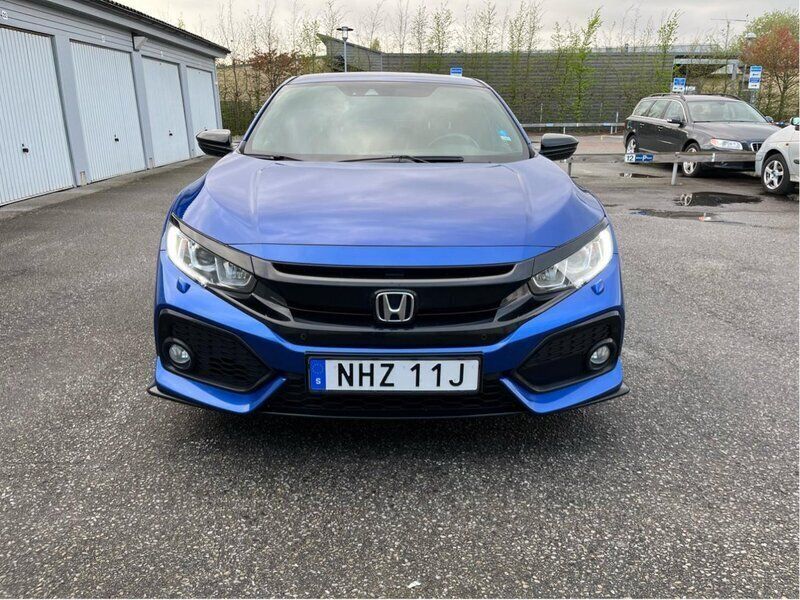 Blå Begagnad 2019 Honda Civic Dynamic Halvkombi | 107 000 kr (Superpris) - Bild 1/4