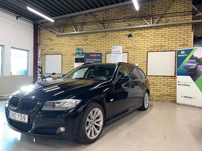 Svart Begagnad 2011 BMW 318 Kombi | 54 900 kr (Bra pris) - Bild 1/4
